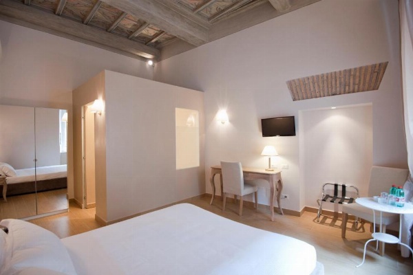 Little Queen Suite image 25